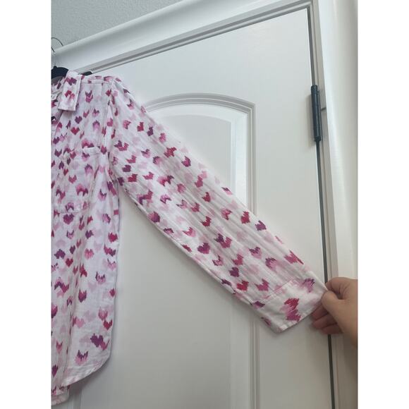 Beach Lunch LoungeWhite with Pink Abstract Heart/V Shape Pattern Button Down Top - Picture 4 of 8